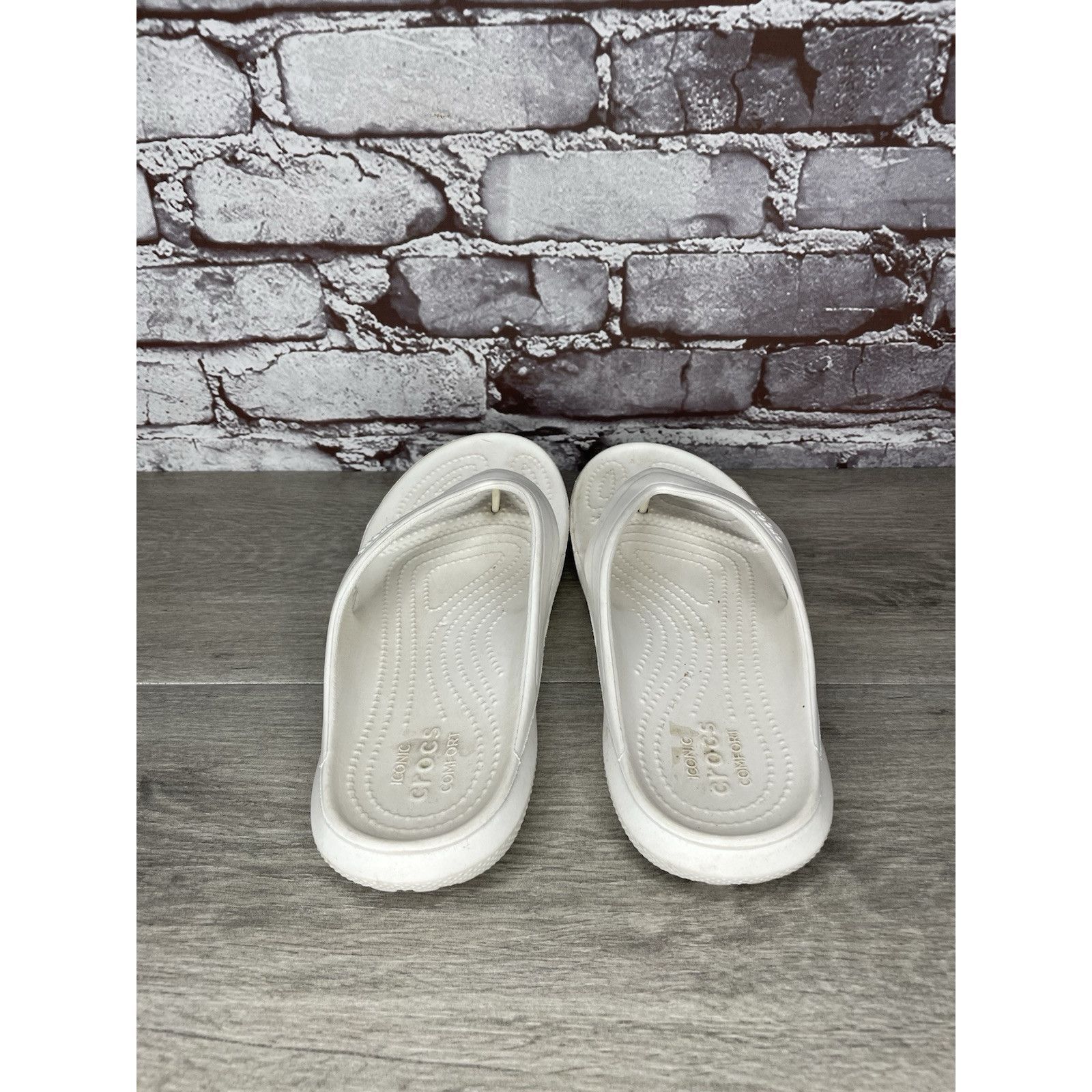 Crocs Crocs Iconic Comfort White Rubber Classic Thong Sandals Wome Size US 10 / IT 40 - 4 Thumbnail
