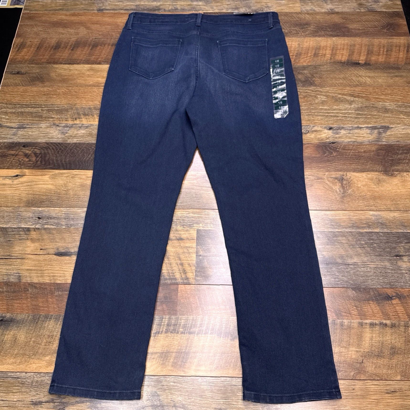 Vintage Bandolino Amy Jeans Women 18 High Rise Stretch Denim 5-Pocket Logo Regular Straight Blue Jeans Women Bandolino Amy 18 High Rise Stretch New Size 40" / US 18 - 3 Thumbnail