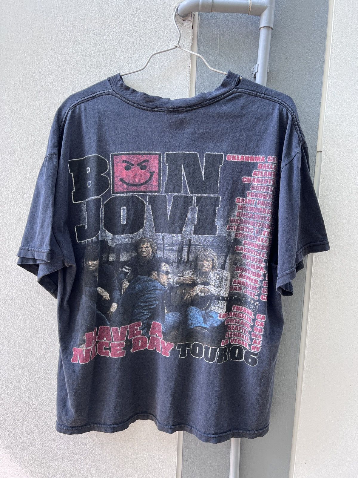 Band Tees Vintage Y2K Bon Jovi Tour Tee Distressed Thrashed Faded Size US L / EU 52-54 / 3 - 7 Thumbnail