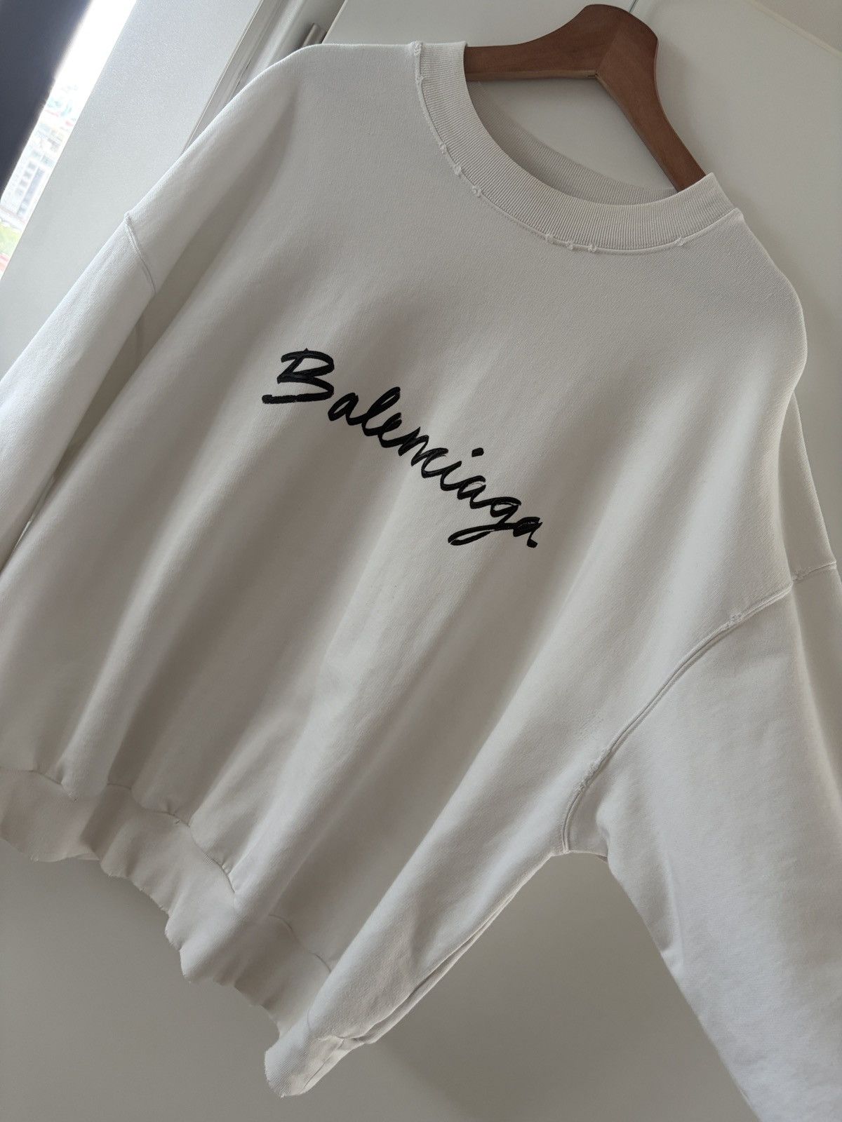 Balenciaga Balenciaga script logo crewneck white Size US L / EU 52-54 / 3 - 6 Thumbnail