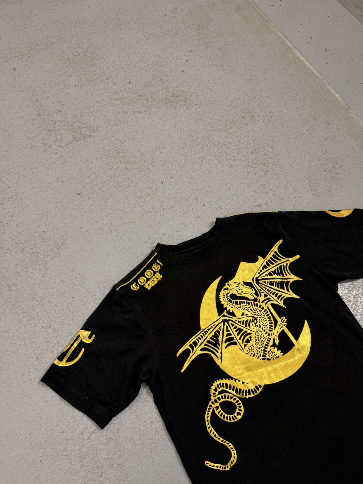Coogi Vintage 00s Coogi Gold Dragon Thick Blend T-Shirt Size US M / EU 48-50 / 2 - 3 Thumbnail