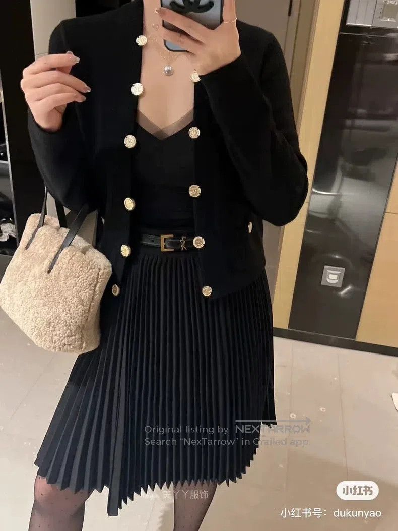 Chanel Chanel 22P black gold coin double C button cashmere cardig Size XXS / US 00 / IT 34 - 8 Thumbnail