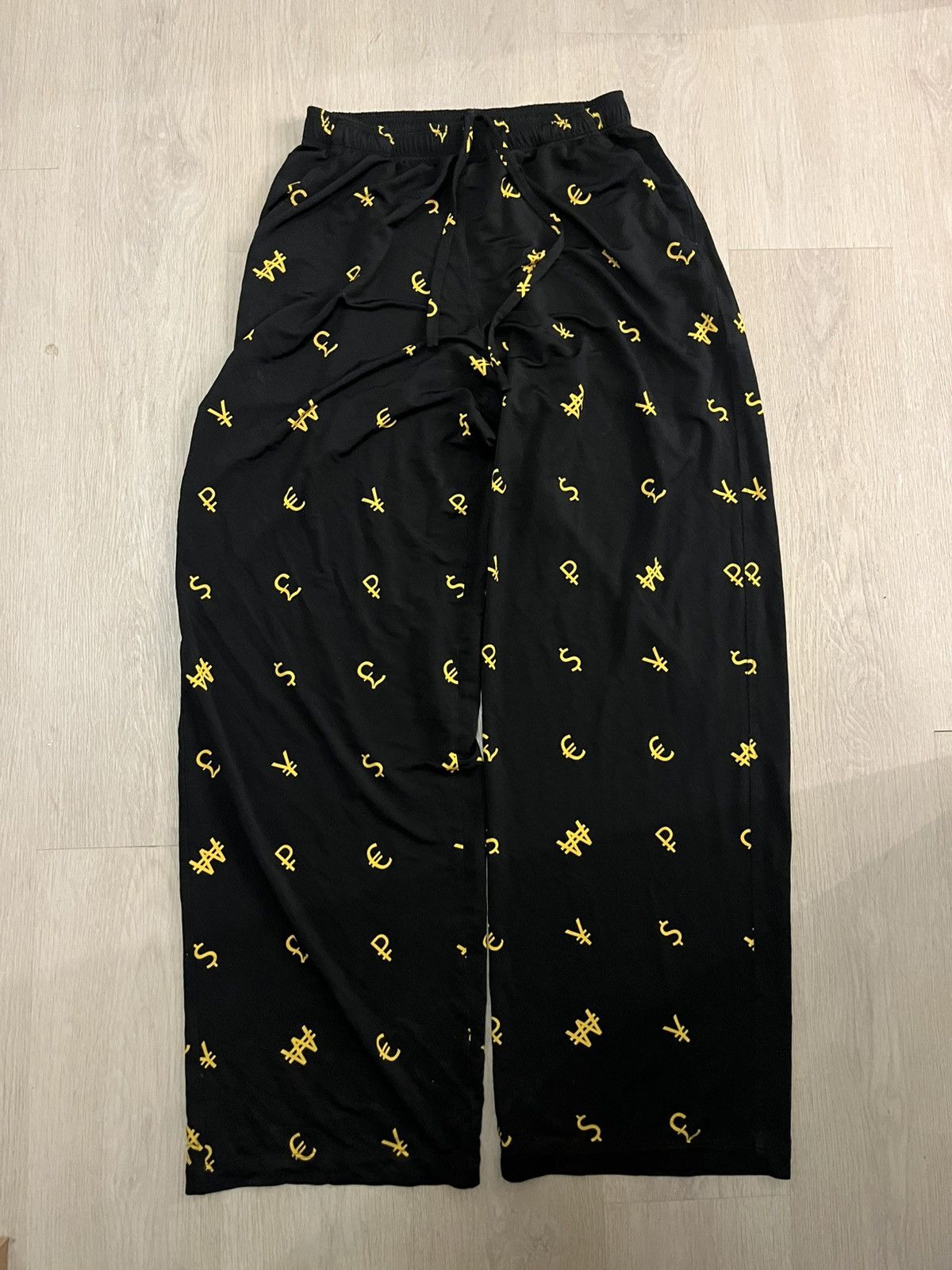 Vetements Vetements Currency Money Monogram Sweatpants Pajamas Size US 30 / EU 46 - 2 Thumbnail