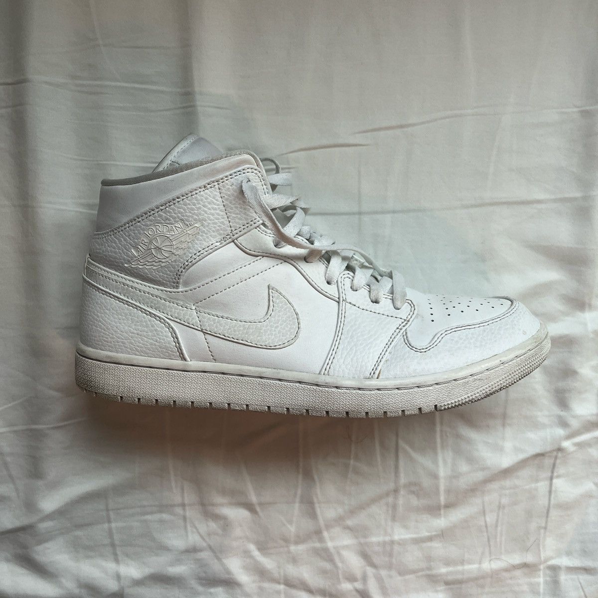 Nike Nike triple white air Jordan’s Size US 10.5 / EU 43-44 - 4 Thumbnail