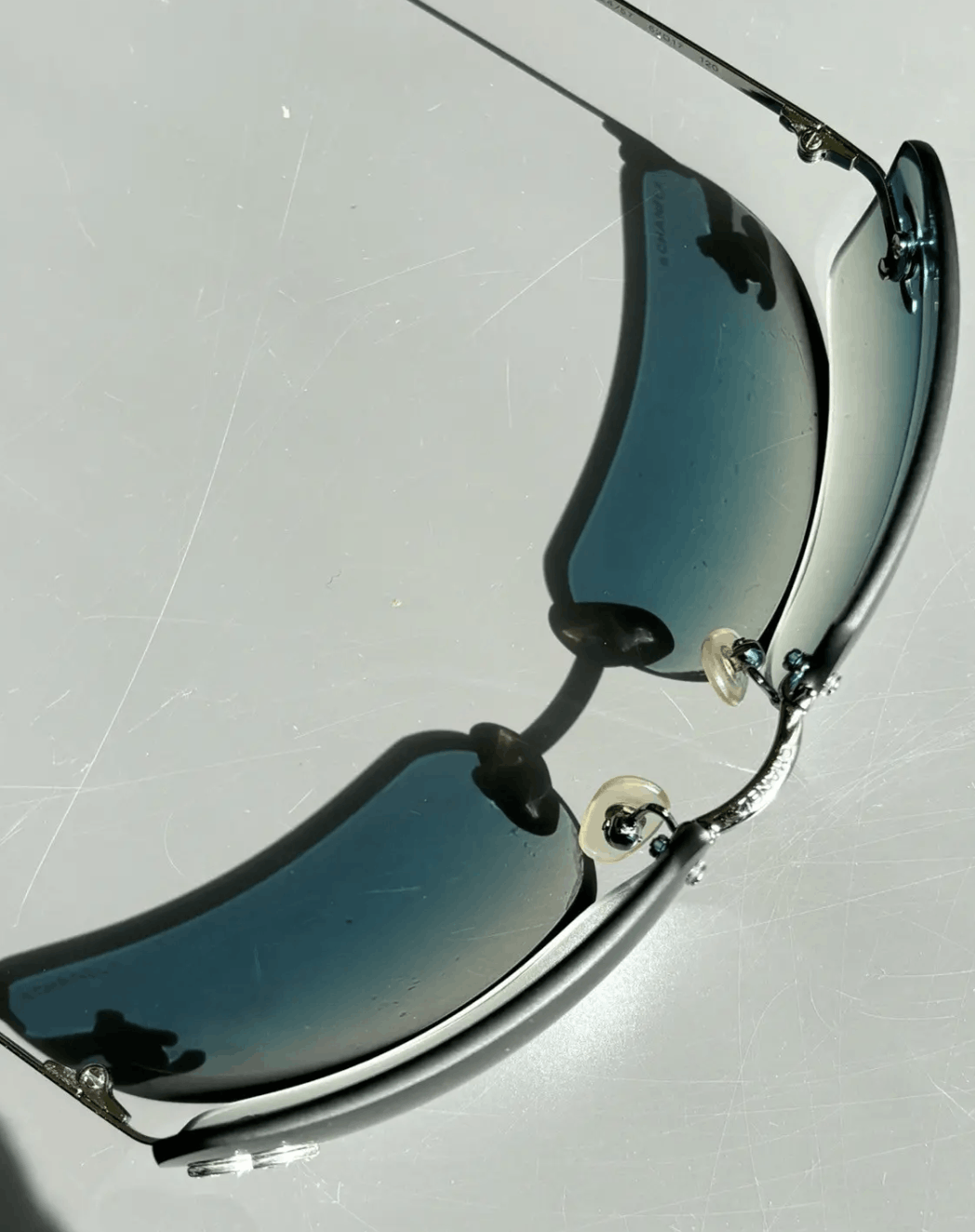 Chanel Chanel Sunglasses 4017 D Rhinestone Logo Rimless Vintage Size ONE SIZE - 2 Thumbnail