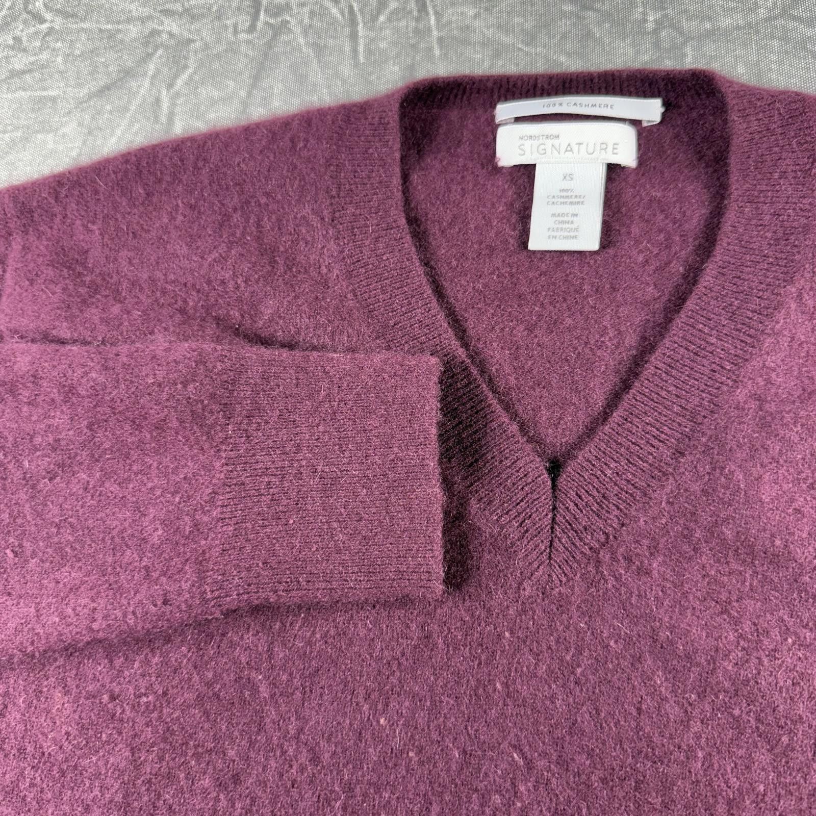 Nordstrom Nordstrom Signature Sweater Women's XS Burgundy Cashmere Size XS / US 0-2 / IT 36-38 - 1 Thumbnail