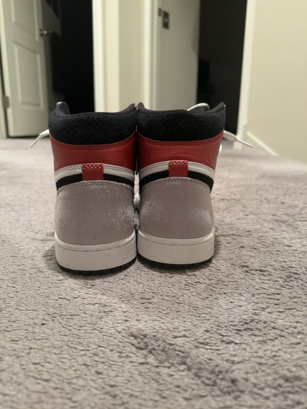 Jordan Brand Air Jordan 1 Retro High OG Smoke Grey Size US 11 / EU 44 - 4 Thumbnail