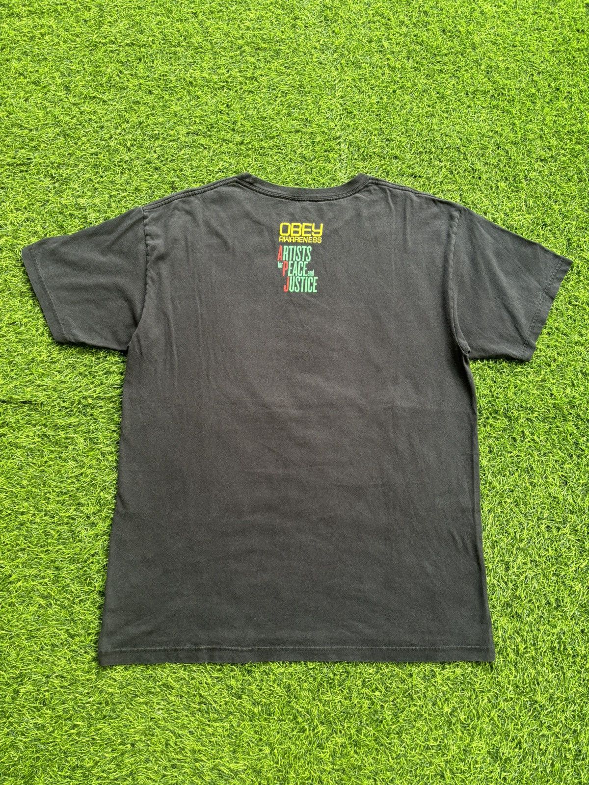 Obey Obey Awareness Artists Peace Phototee Size US L / EU 52-54 / 3 - 4 Thumbnail