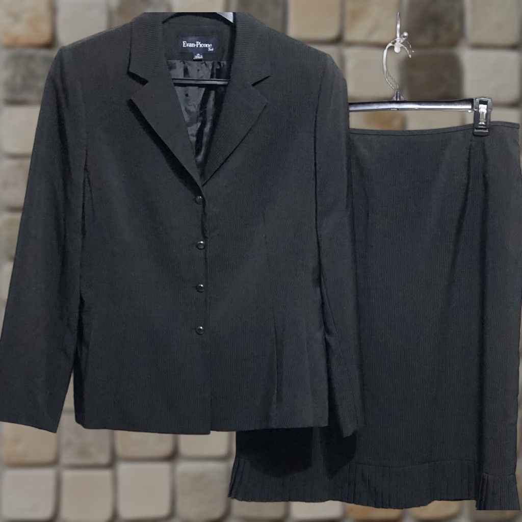 Evan Picone VINTAGE Evan Picone Skirt Suit 14 Blk Pinstripe Knee Length Lined Pleat Hem Office Woman Size 36" / US 14 / IT 50 - 1 Thumbnail