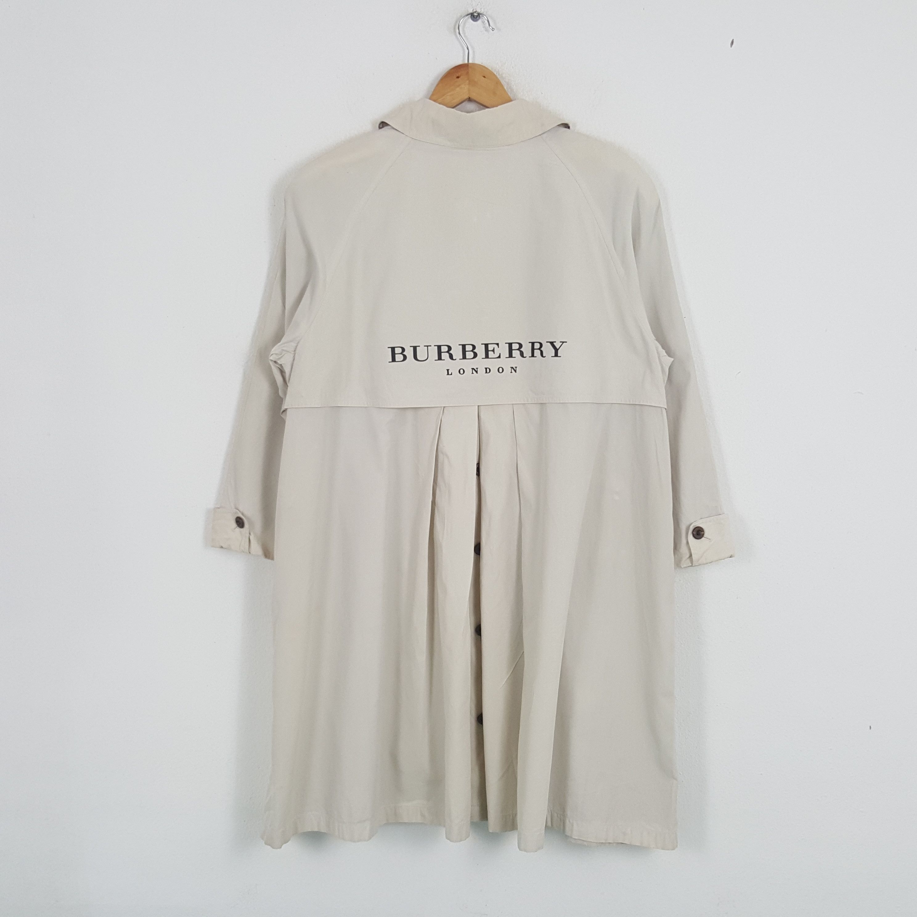 Burberry × Vintage Vintage Burberry Designer Brand Custom Logo Spell Out Jacket Size US L / EU 52-54 / 3 - 1 Thumbnail