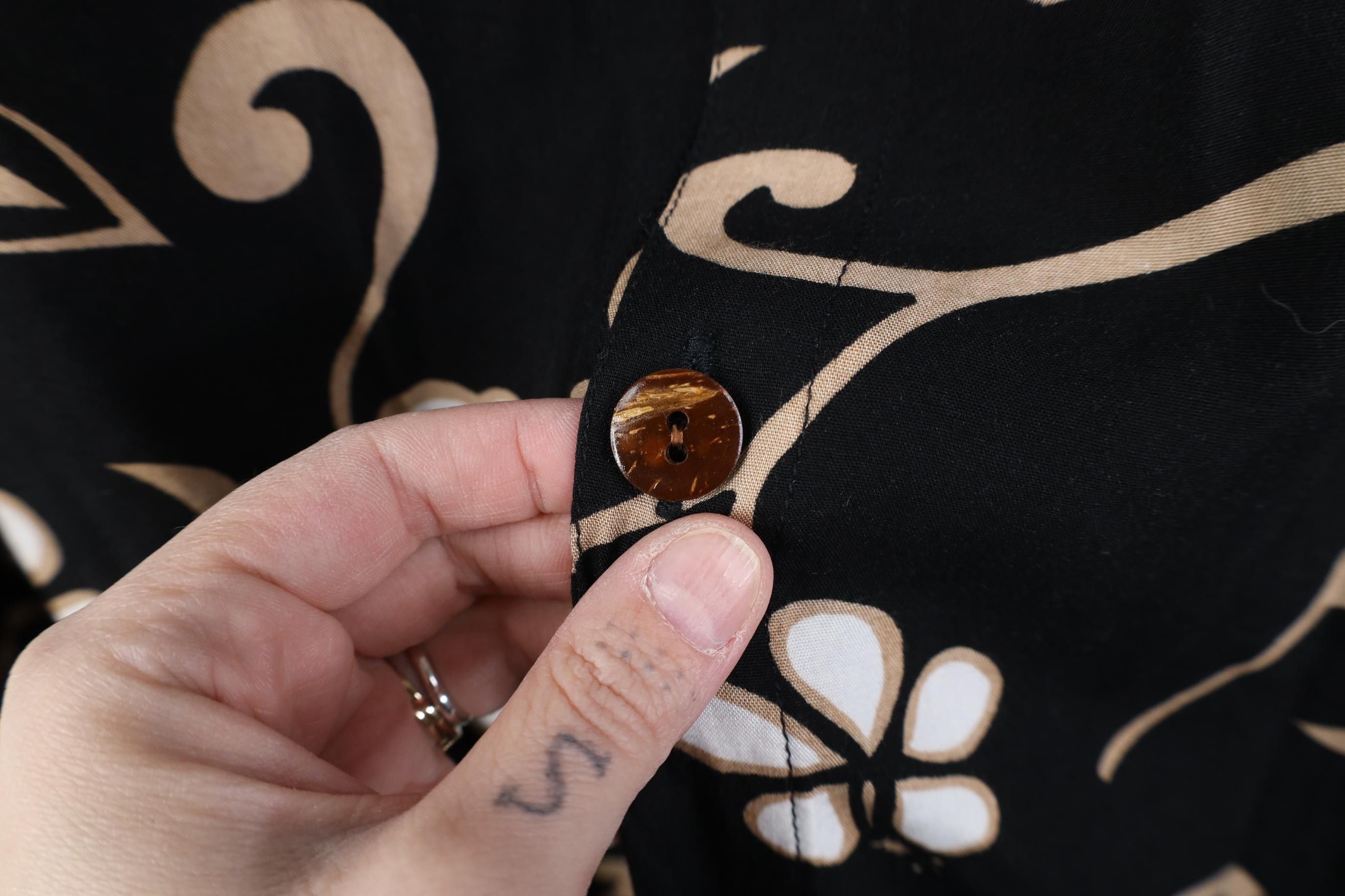 Vintage Vintage 90s Streetwear Gabardine Luau Hawaiian Button Shirt Size US XL / EU 56 / 4 - 9 Thumbnail