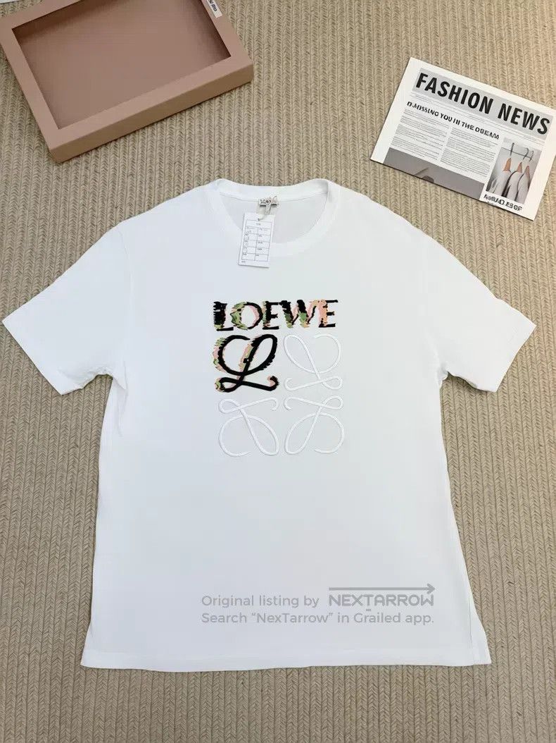Loewe Loewe Classic Anagram Letter Embroidered White Round Neck Size L / US 10 / IT 46 - 1 Thumbnail