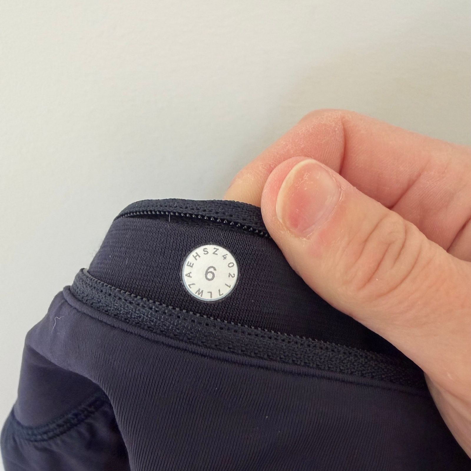 Lululemon Lululemon Navy Blue Pace Perfect Shorts Sz 6 Size 28" / US 6 / IT 42 - 4 Thumbnail