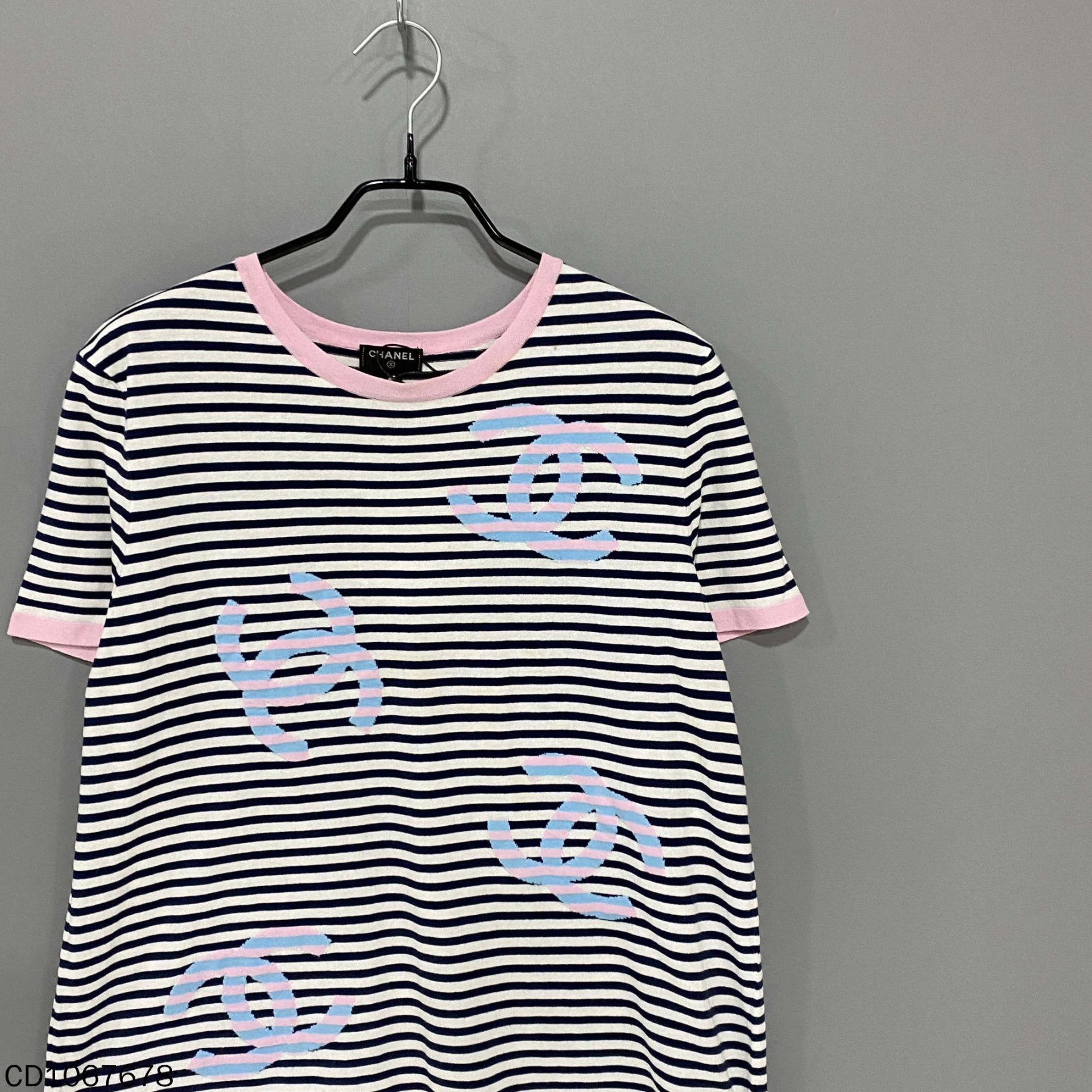 Chanel Chanel Logo Stripe Allover Print SS Tee 40 Size M / US 6-8 / IT 42-44 - 2 Thumbnail