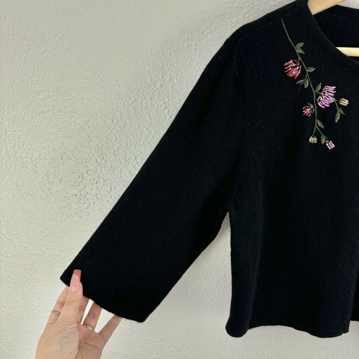 Laundry by Shelli Segal Vintage 90s Black Cashmere Wool Beaded Floral Cropped Shrug Size L / US 10 / IT 46 - 7 Thumbnail