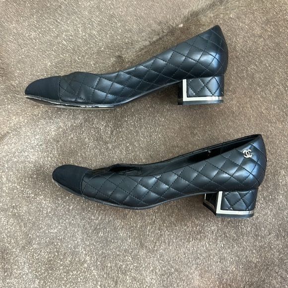 Chanel CHANEL Quilted Diamond Leather Interlocking CC Sliver Metal Size US 5.5 / IT 35.5 - 3 Thumbnail