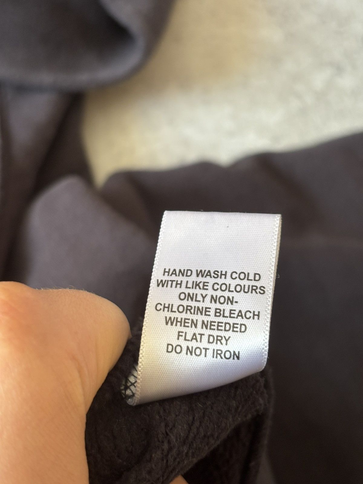 Designer × Fear of God ESSENTIALS FEAR OF GOD WASHED BLACK HOODIE Size US XXS / EU 40 - 5 Thumbnail
