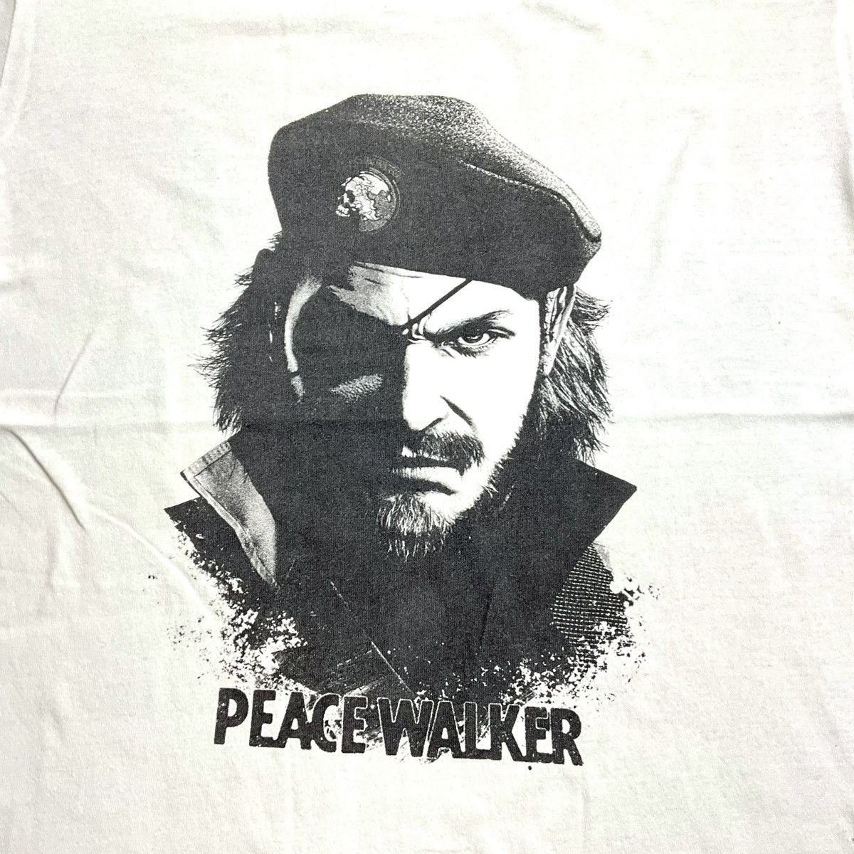 Uniqlo Uniqlo x METALGEAR SOLID "PEACE WALKER" TEE Size US L / EU 52-54 / 3 - 3 Thumbnail
