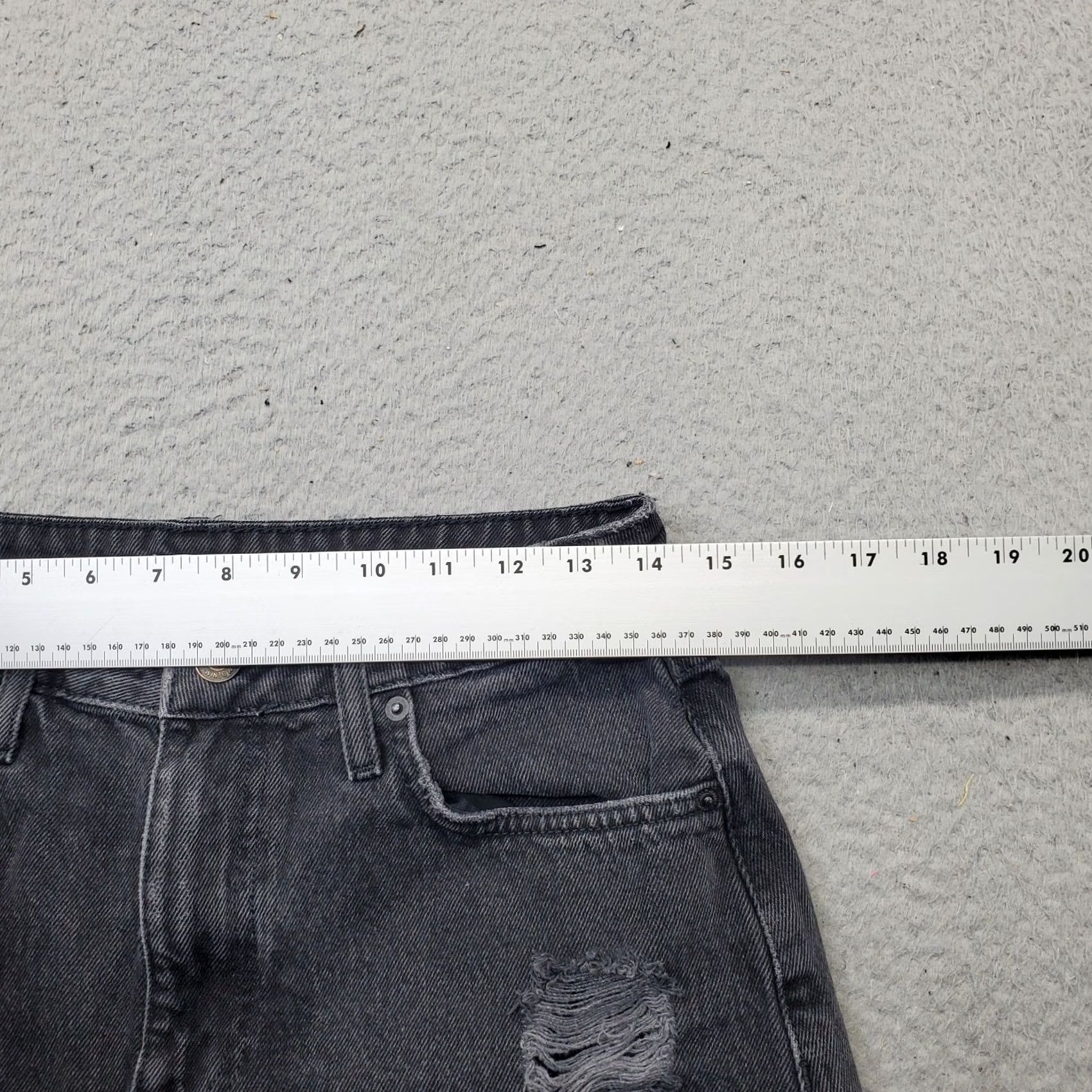 Forever 21 Forever 21 Jeans Shorts Womens Size 28 Black Denim Frayed Hem Distressed Outdoor - 5-Pocket Design, Button, Zipper, Regular Fit, Inseam 1.75" Size 28" / US 6 / IT 42 - 4 Thumbnail