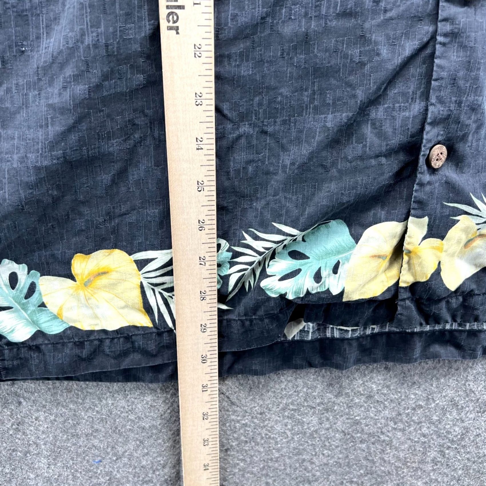 Tommy Bahama VINTAGE Tommy Bahama Shirt Mens M Black Button-Down Floral Hawaiian Camp Paradise Shirt Mens Size US M / EU 48-50 / 2 - 4 Thumbnail