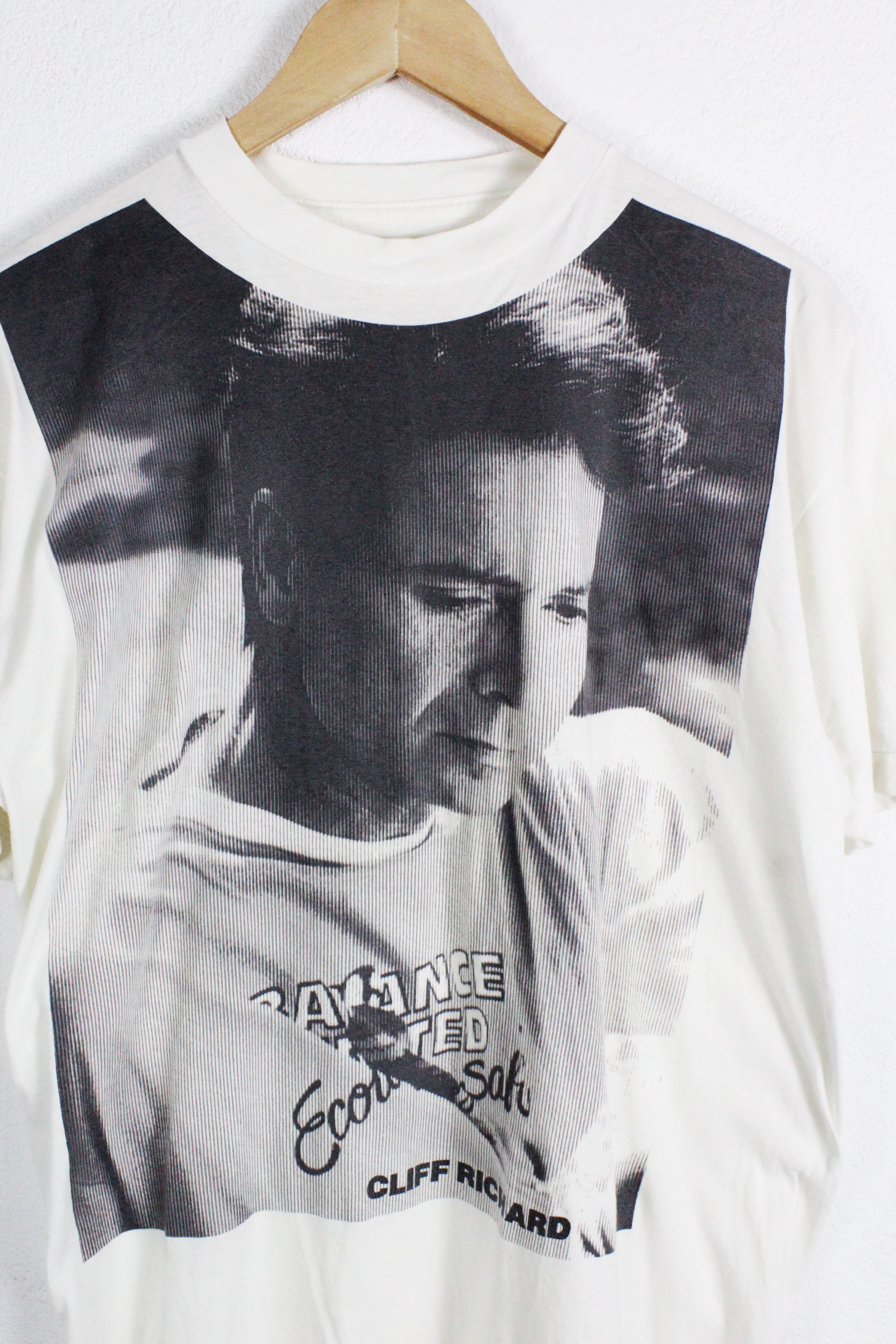 Band Tees × Vintage Vintage 1990 Cliff Richard Wembley Arena Photo T-shirt Tee Size US L / EU 52-54 / 3 - 2 Thumbnail