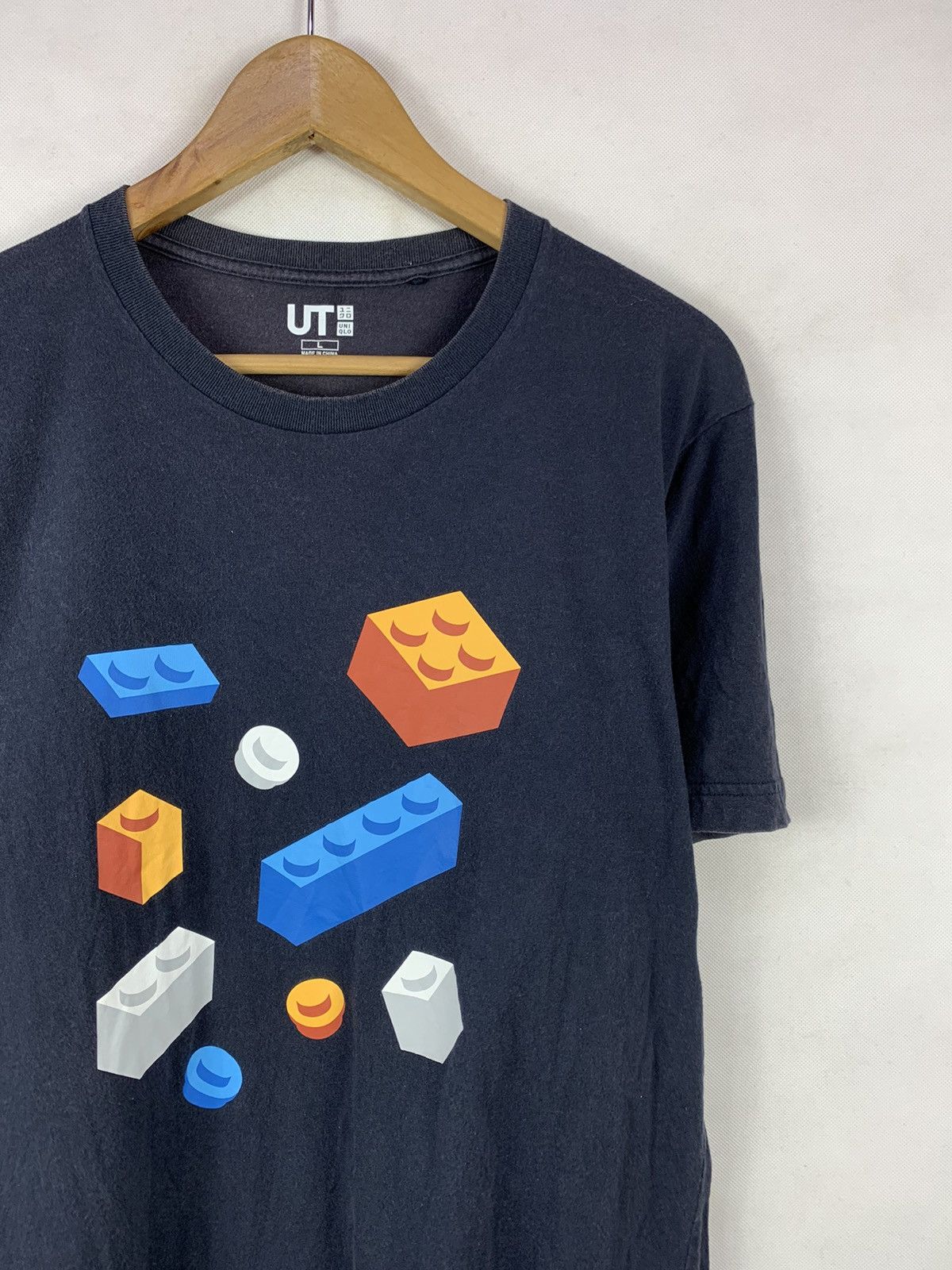 LEGO Steals! Uniqlo UT x Lego Toys Tee Size US M / EU 48-50 / 2 - 2 Thumbnail