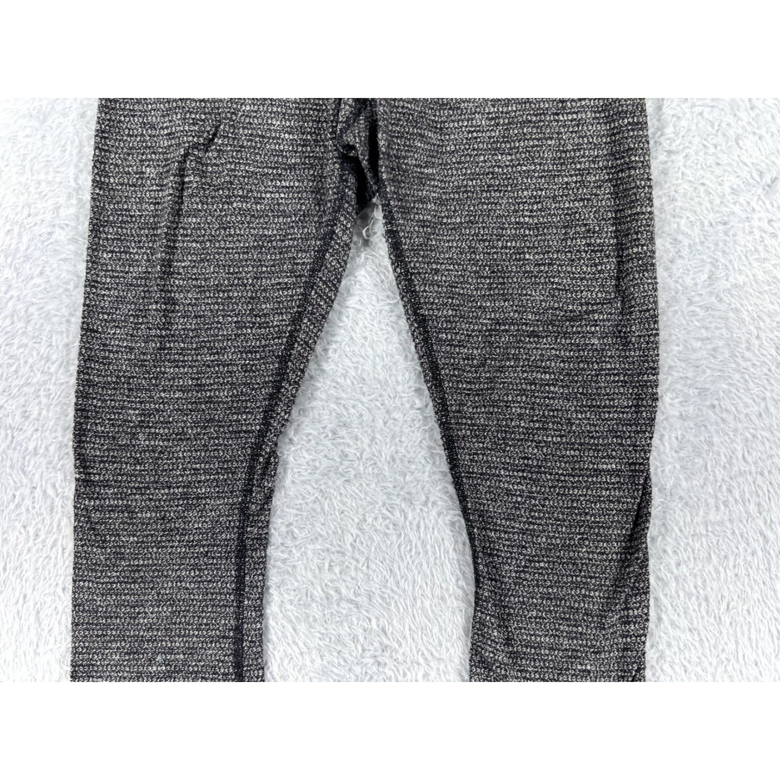 Lululemon VINTAGE Lululemon Wunder Under Pants Womens 6 Gray Cropped 21 in Inseam Athletic Yoga Stretch W6889S Size 28" / US 6 / IT 42 - 3 Thumbnail