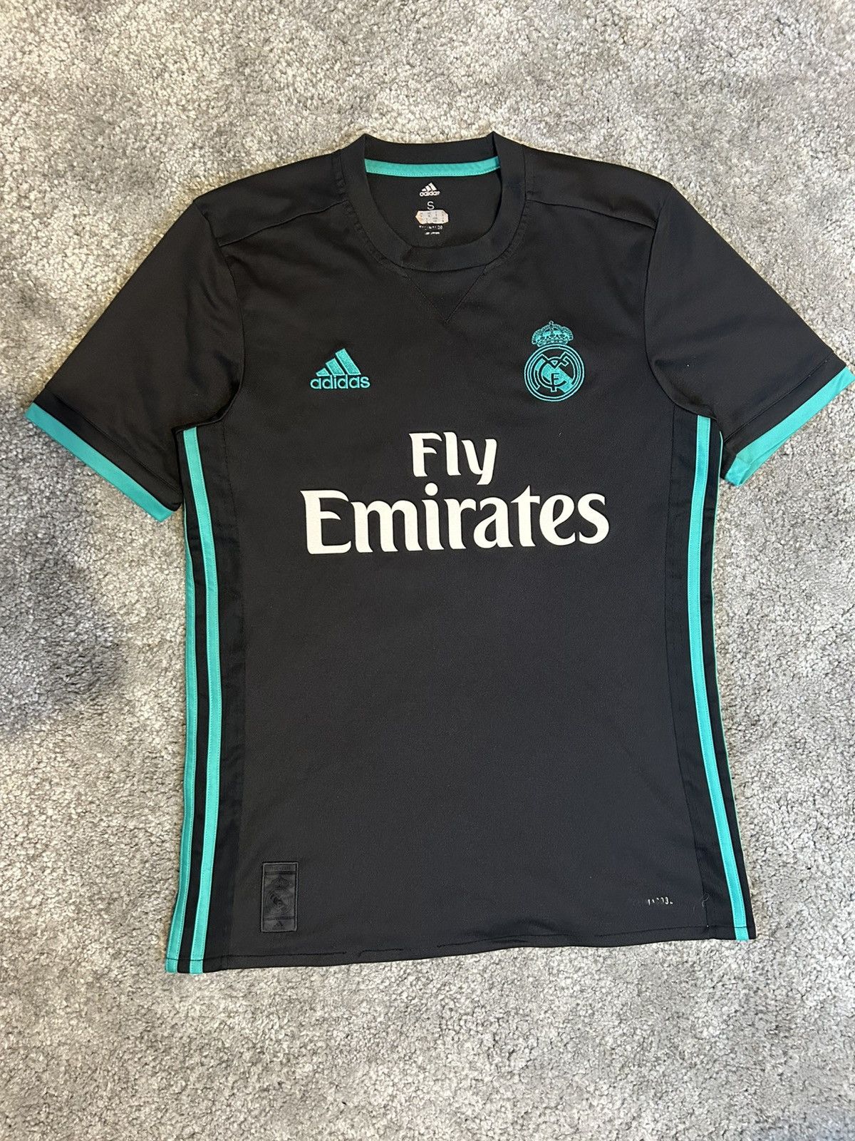 Adidas Real Madrid 2017-2018 away jersey Size US S / EU 44-46 / 1 - 1 Thumbnail