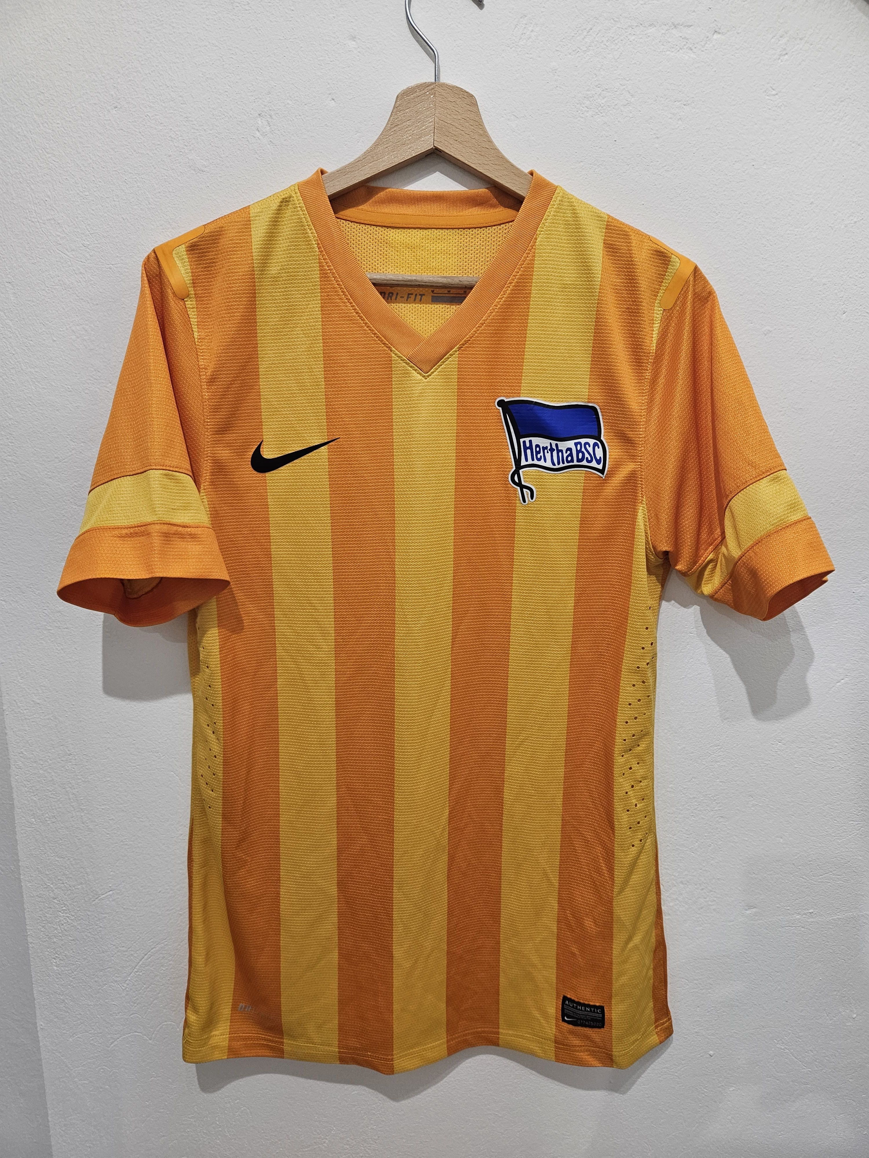 Nike NIKE HERTHA BERLIN BSC 2013 2014 SIZE S/M JERSEY Size US M / EU 48-50 / 2 - 1 Thumbnail