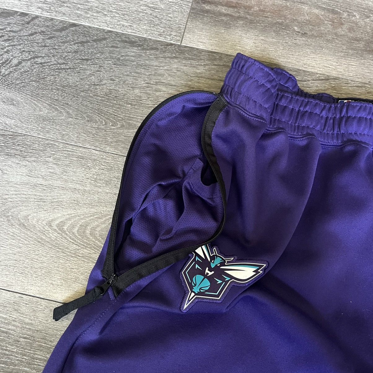 NBA NBA Charlotte Hornets Basketball Team Warm Up Shorts Size XL Size US 34 / EU 50 - 5 Thumbnail