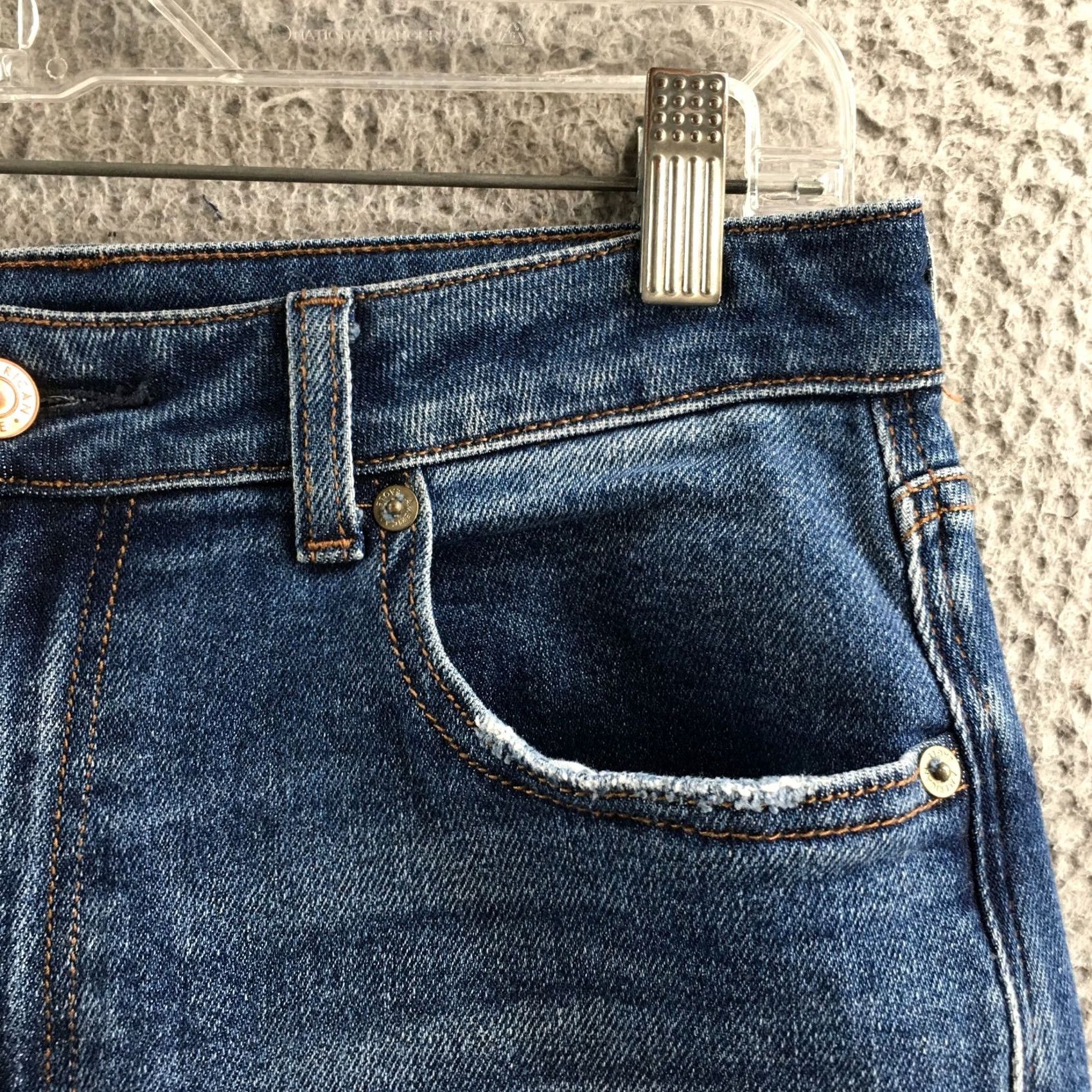 American Eagle Outfitters American Eagle Outfitters Jeans Womens 6 Blue Distressed Zip Fly Button Front Casual Pocket Size 28" / US 6 / IT 42 - 4 Thumbnail