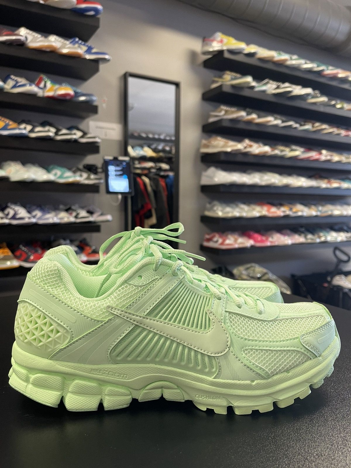 Nike Size 8.5 - Nike Zoom Vomero 5 Lime Green Clean! Size US 8.5 / EU 41-42 - 3 Thumbnail