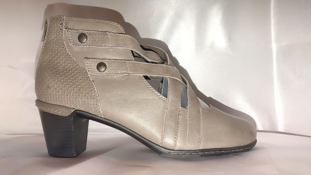 Rockport Rockport Cobb Hill Trixie Leather xStrap Booties Size 10 Size US 10 / IT 40 - 2 Thumbnail