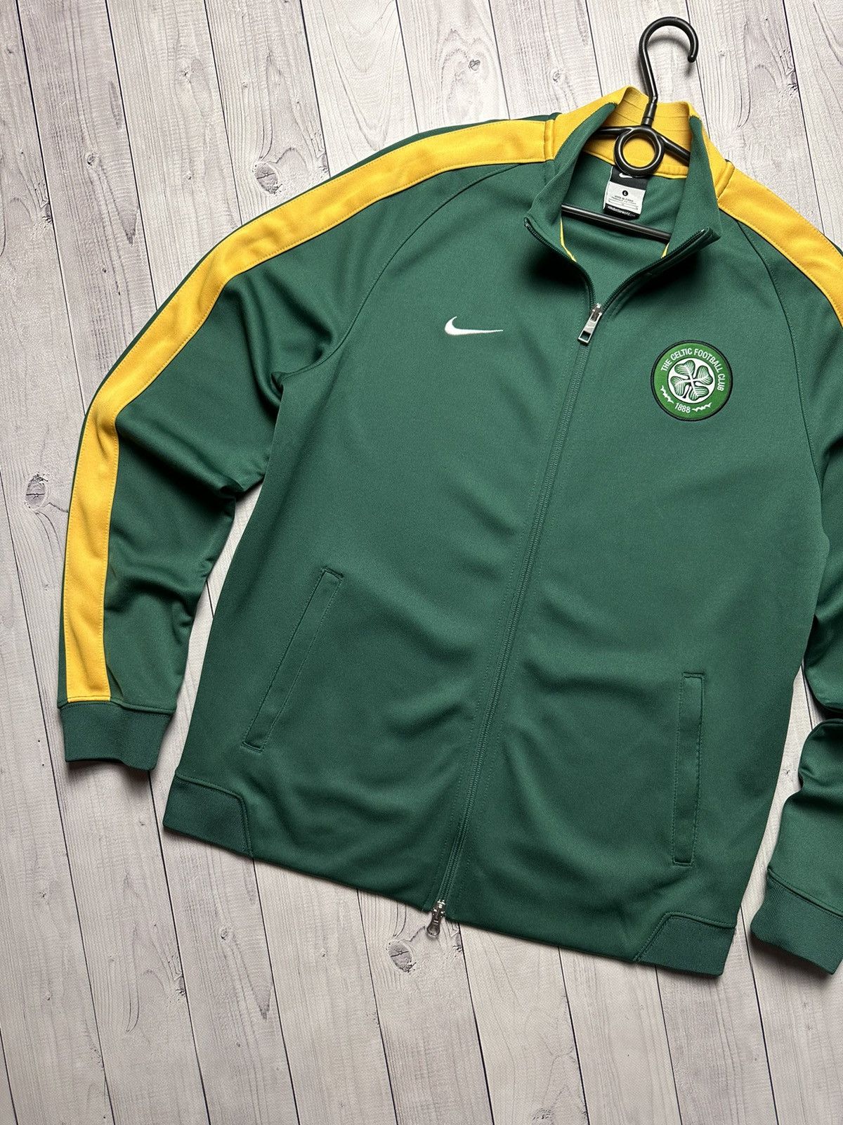 Vintage Vintage Nike Celtic soccer track jacket size L logo green Size US L / EU 52-54 / 3 - 3 Thumbnail