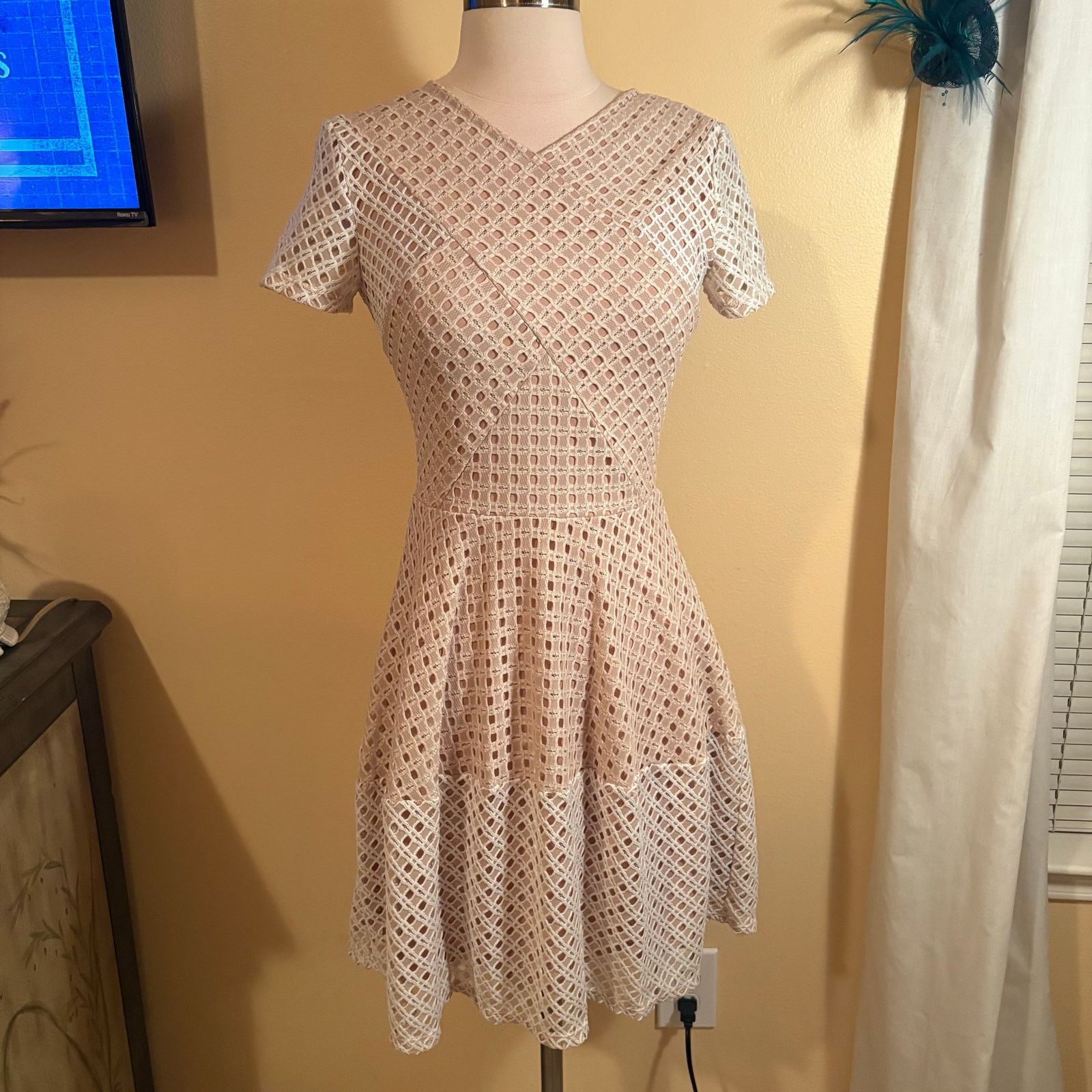 Bcbgmaxazria BCBG Max Azria Women’s XS White Eyelet Dress Fit & Flare Size XS / US 0-2 / IT 36-38 - 1 Thumbnail