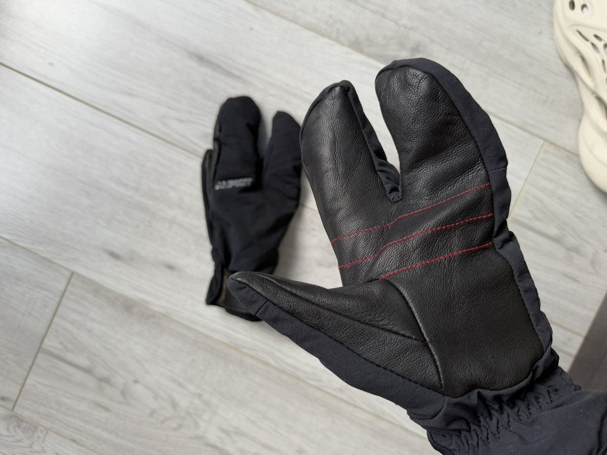winter tabby gloves Maison Margiela style