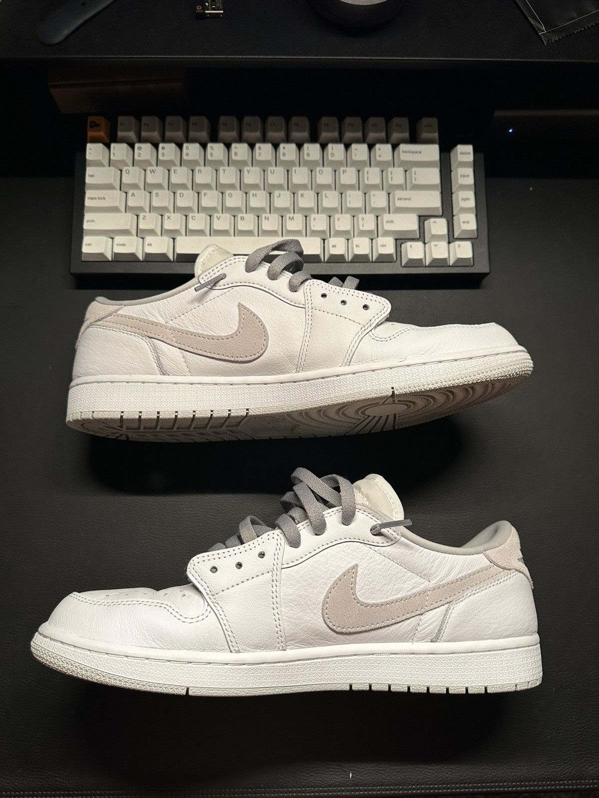 Jordan Brand × Nike Jordan 1 neutral grey 2021 Size US 11.5 / EU 44-45 - 3 Thumbnail