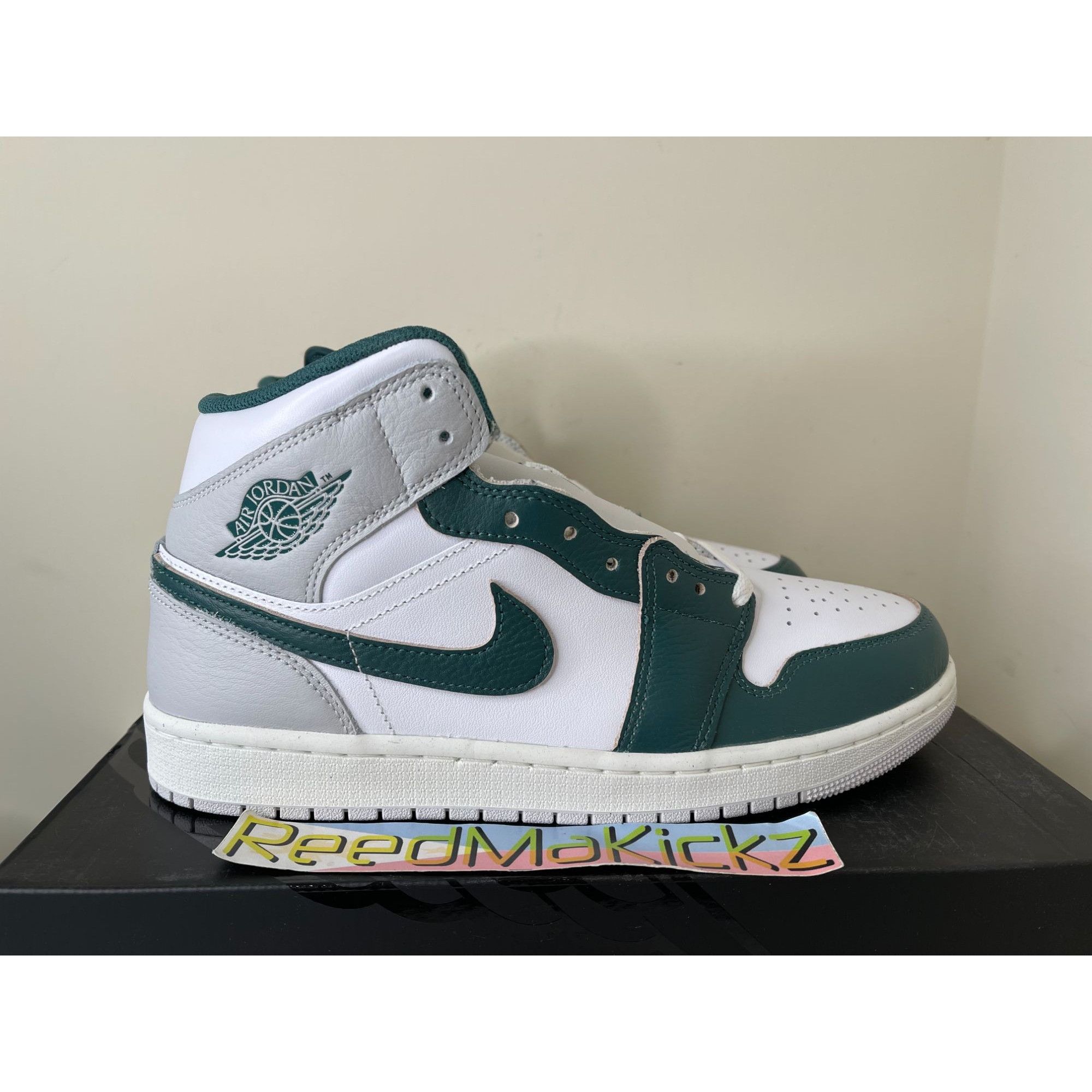 Jordan Brand Jordan 1 MID SE White Oxidized Green MENS 13US Size US 13 / EU 46 - 3 Thumbnail