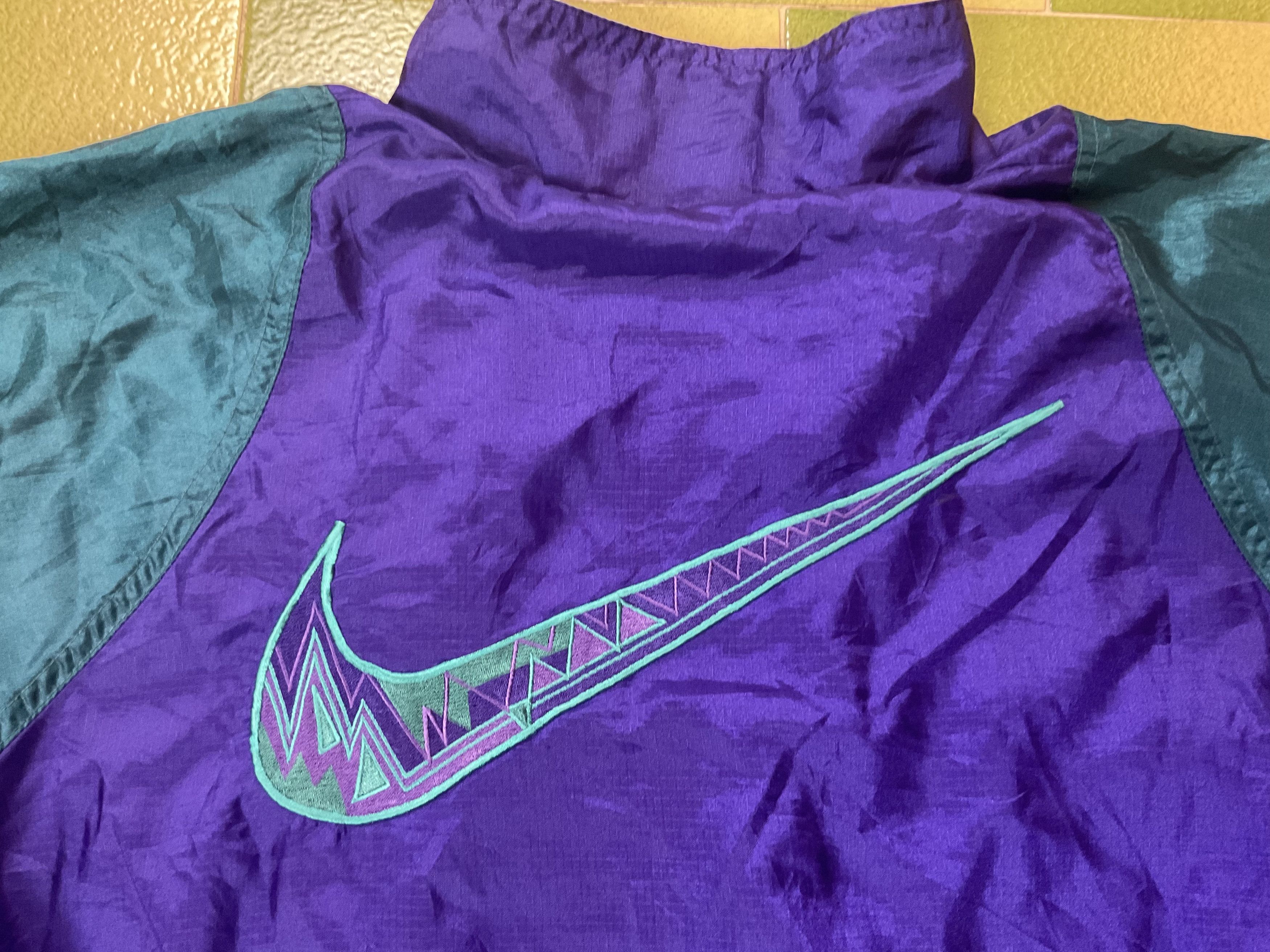 Nike Vintage 90s Nike Lady Foot Locker Windbreaker Jacket Womens Size L / US 10 / IT 46 - 4 Thumbnail