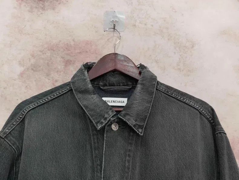 Balenciaga Balenciaga Washed distressed denim jacket Size XXS / US 00 / IT 34 - 6 Thumbnail