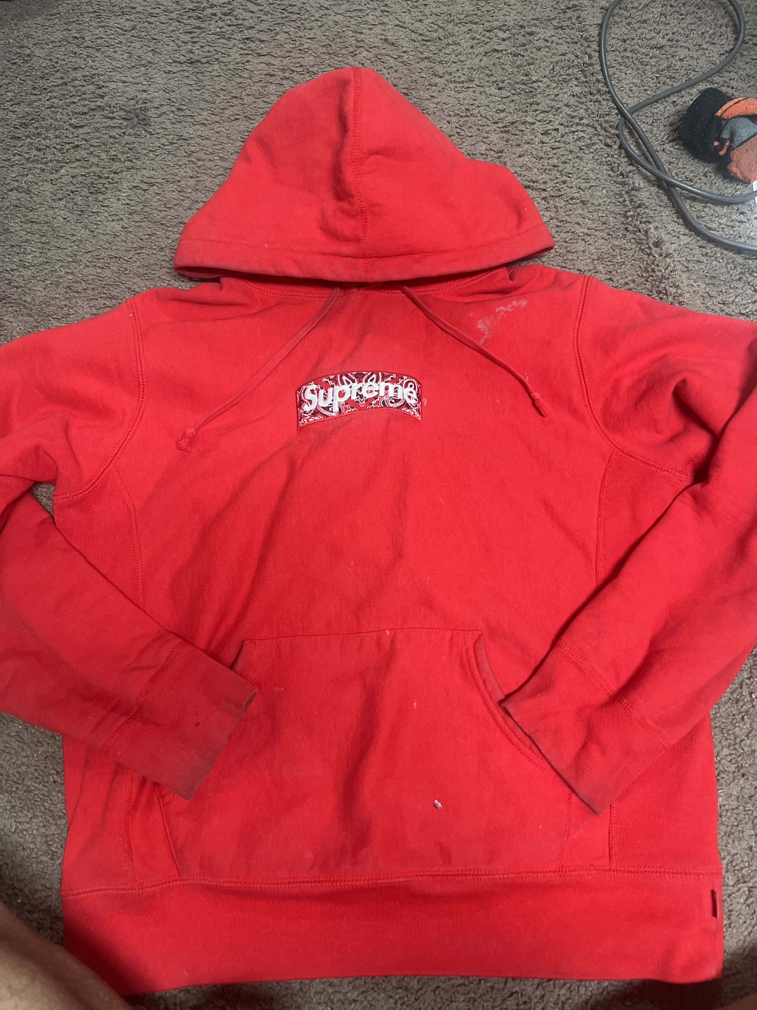 Supreme Supreme red hoodie bandanna logo Size US S / EU 44-46 / 1 - 1 Thumbnail