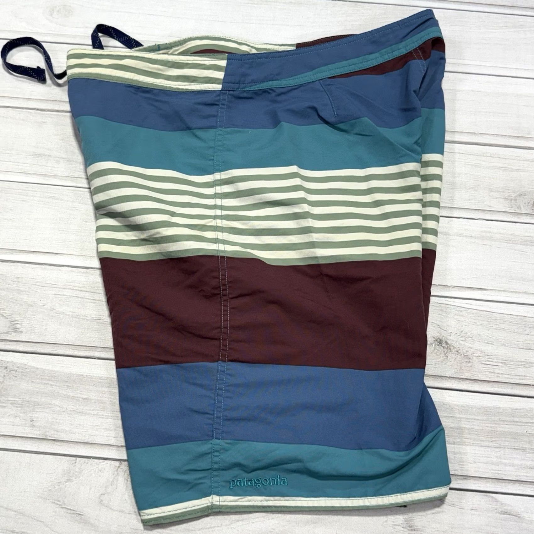 Patagonia Patagonia Board Shorts Mens 34 Blue Striped Swim Trunks Bathing Suit 10" Board Shorts 34 Blue Mens Shorts Beach Swim Surf Vacation Size US 34 / EU 50 - 4 Thumbnail