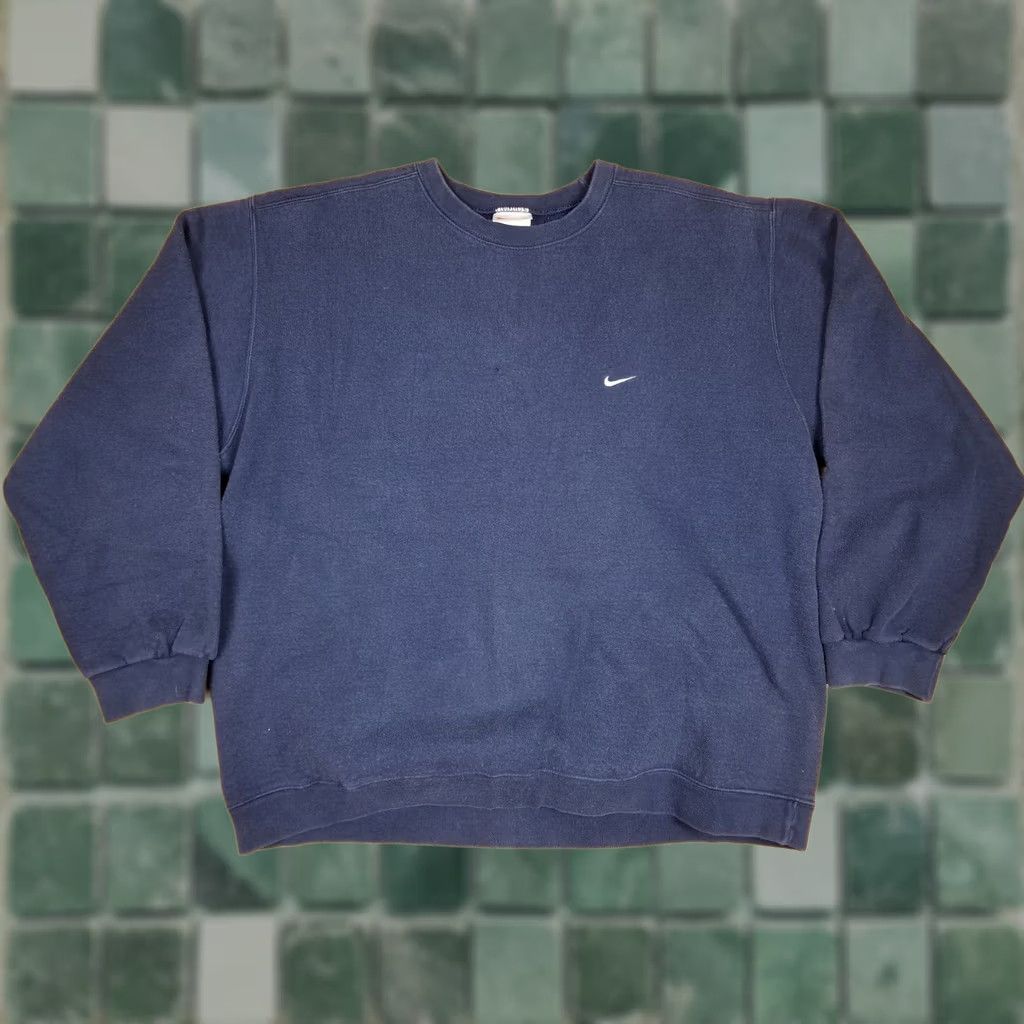 Nike VINTAGE Nike Corner Swoosh Navy Crewneck Sweatshirt XL Mens Crew Neck Pullover Shirt 90s Cotton/Blue Size US XL / EU 56 / 4 - 1 Thumbnail
