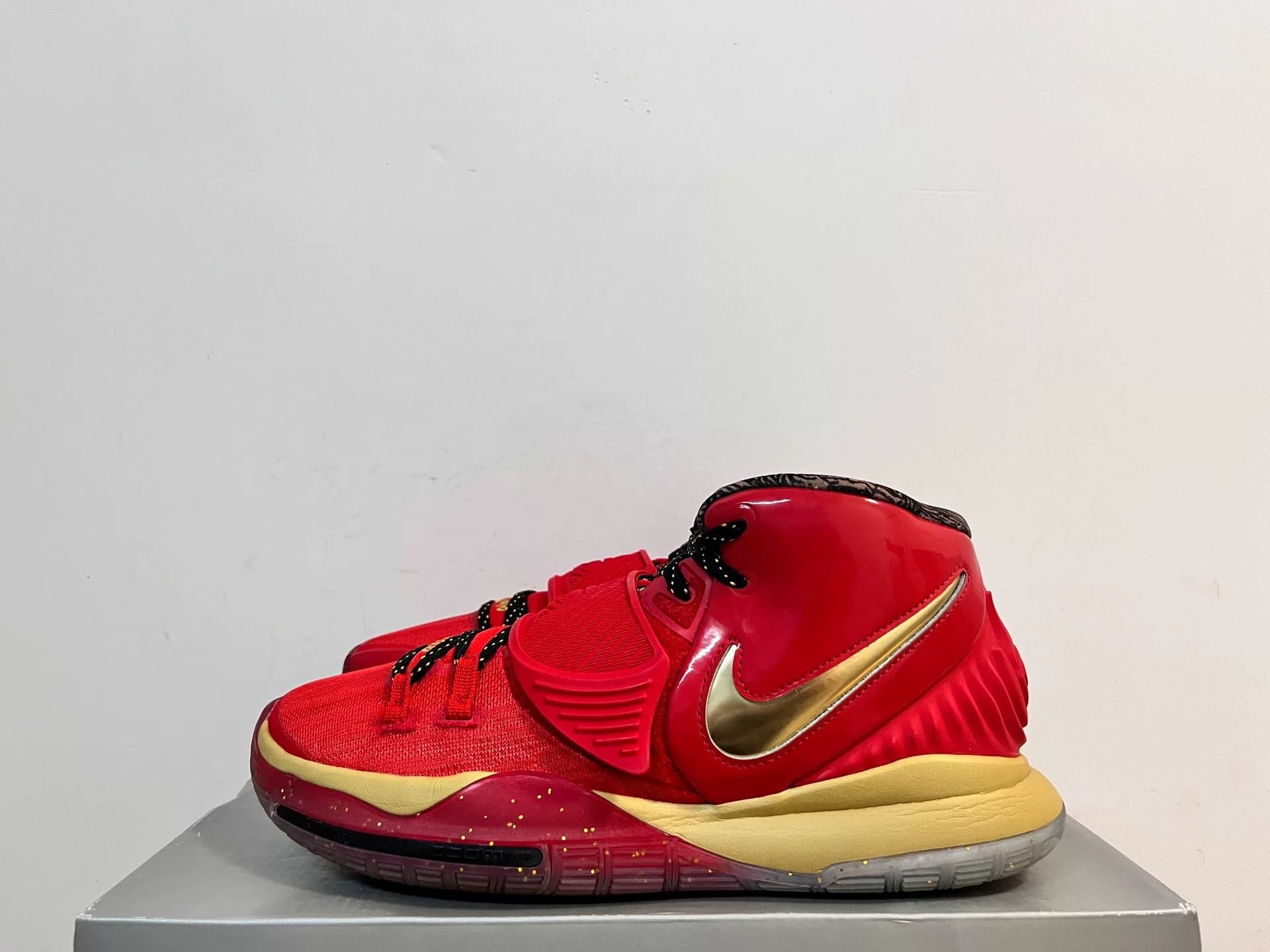 Nike Nike Red Lowtop Sneakers 11 Men Size US 11 / EU 44 - 1 Thumbnail