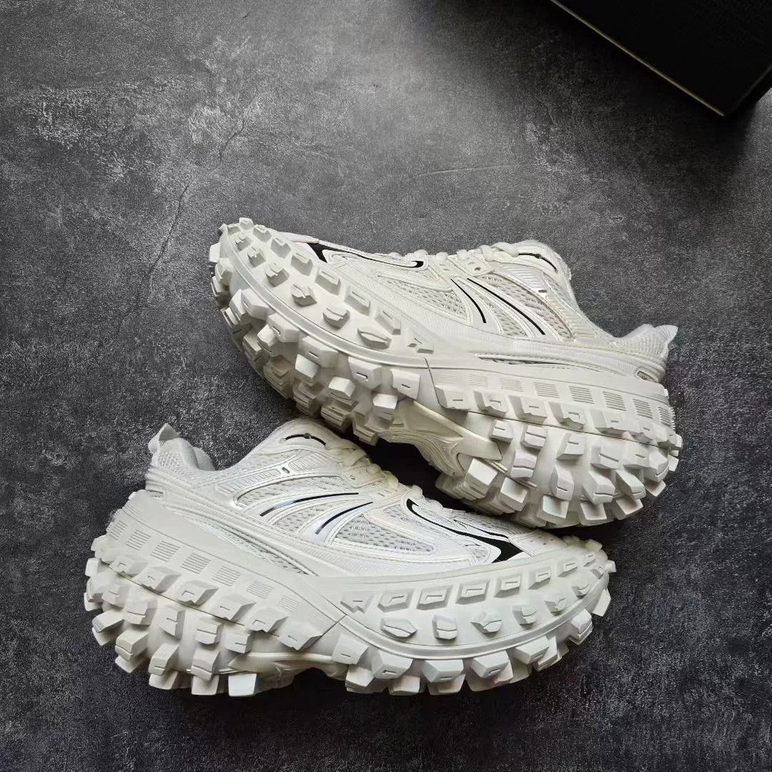 Balenciaga Balenciaga White Lowtop Sneakers 36 Women Size US 6 / IT 36 - 1 Thumbnail