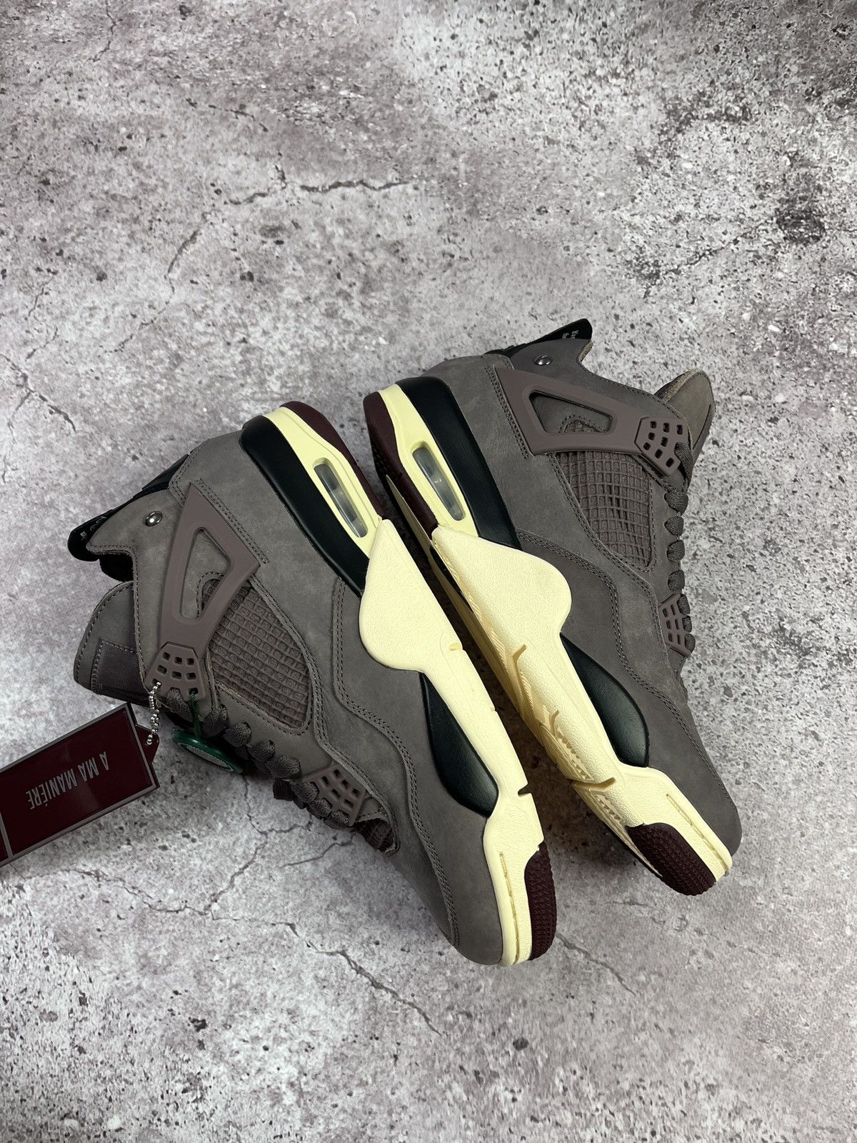 A Ma Maniere × Jordan Brand Nike Air Jordan 4 Retro x A Ma Maniére Violet Ore US9 EU42.5 Size US 9 / EU 42 - 5 Thumbnail