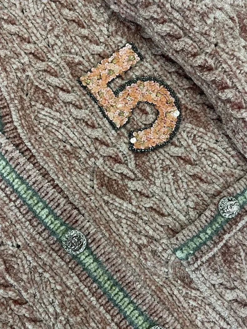 Chanel Chanel 22B pink velvet size 5 sequin medium-length cardiga Size XS / US 0-2 / IT 36-38 - 3 Thumbnail