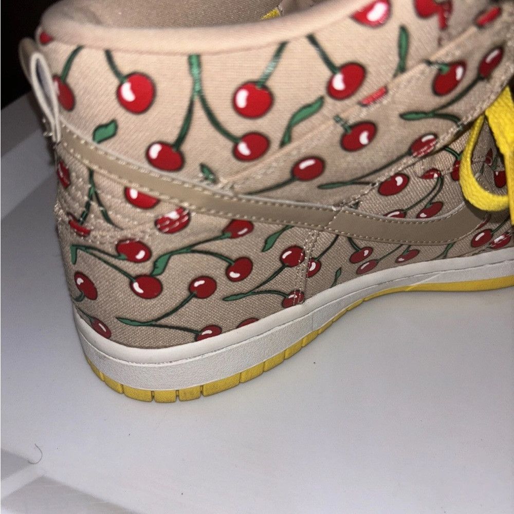 Nike 2008 OG Nike Dunk High Skinny X Paule Marrot Cherry Women’s Size US 7 / IT 37 - 6 Thumbnail