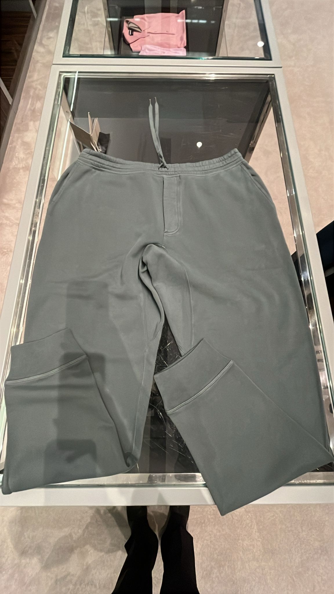 Tom Ford o1loc1c0525 TFJ208 Sweatpants & Joggers in Dark Grey Size US 38 / EU 54 - 1 Thumbnail