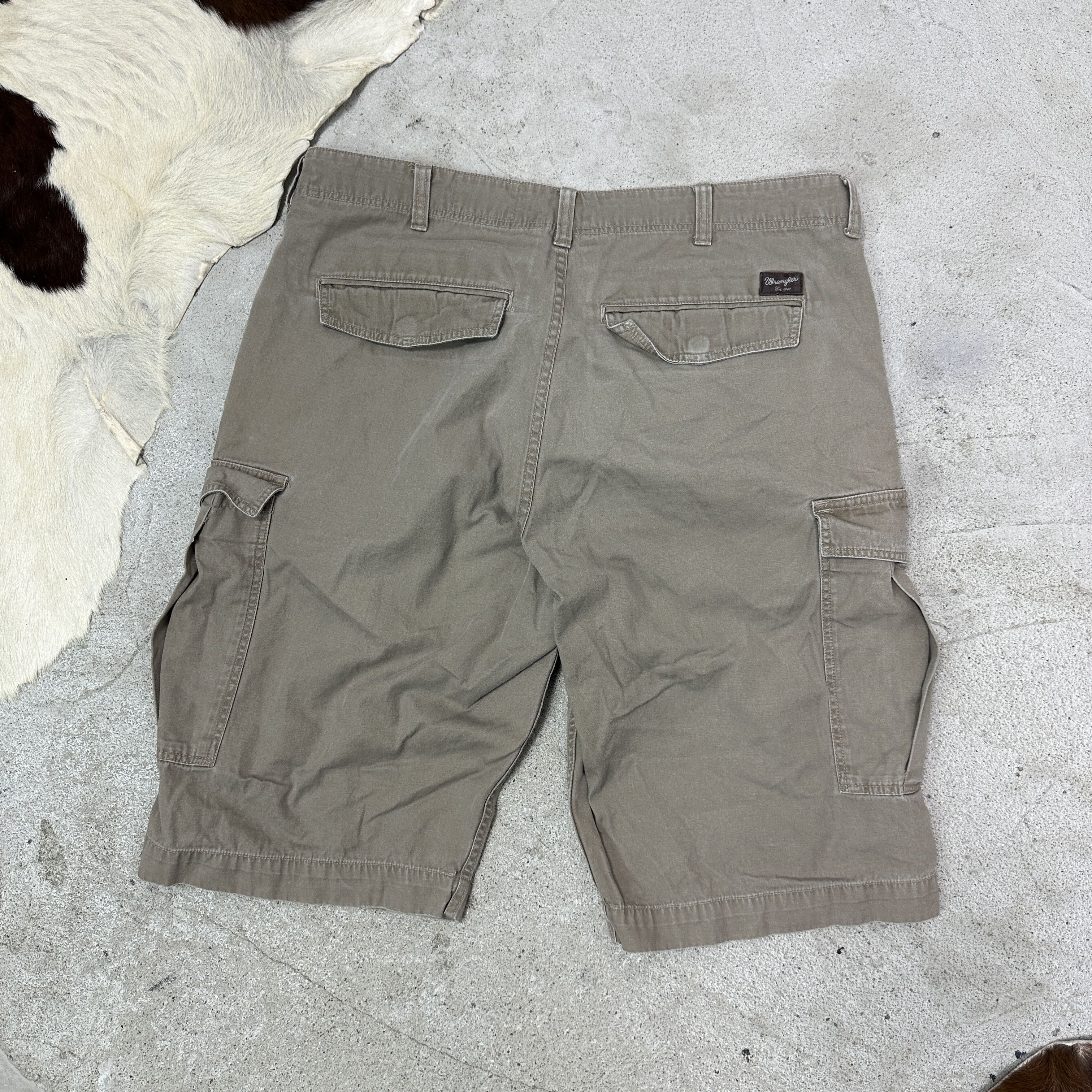 Wrangler Vintage Casual Streetwear Wrangler Cargo Shorts Y2K Size US 31 - 5 Thumbnail
